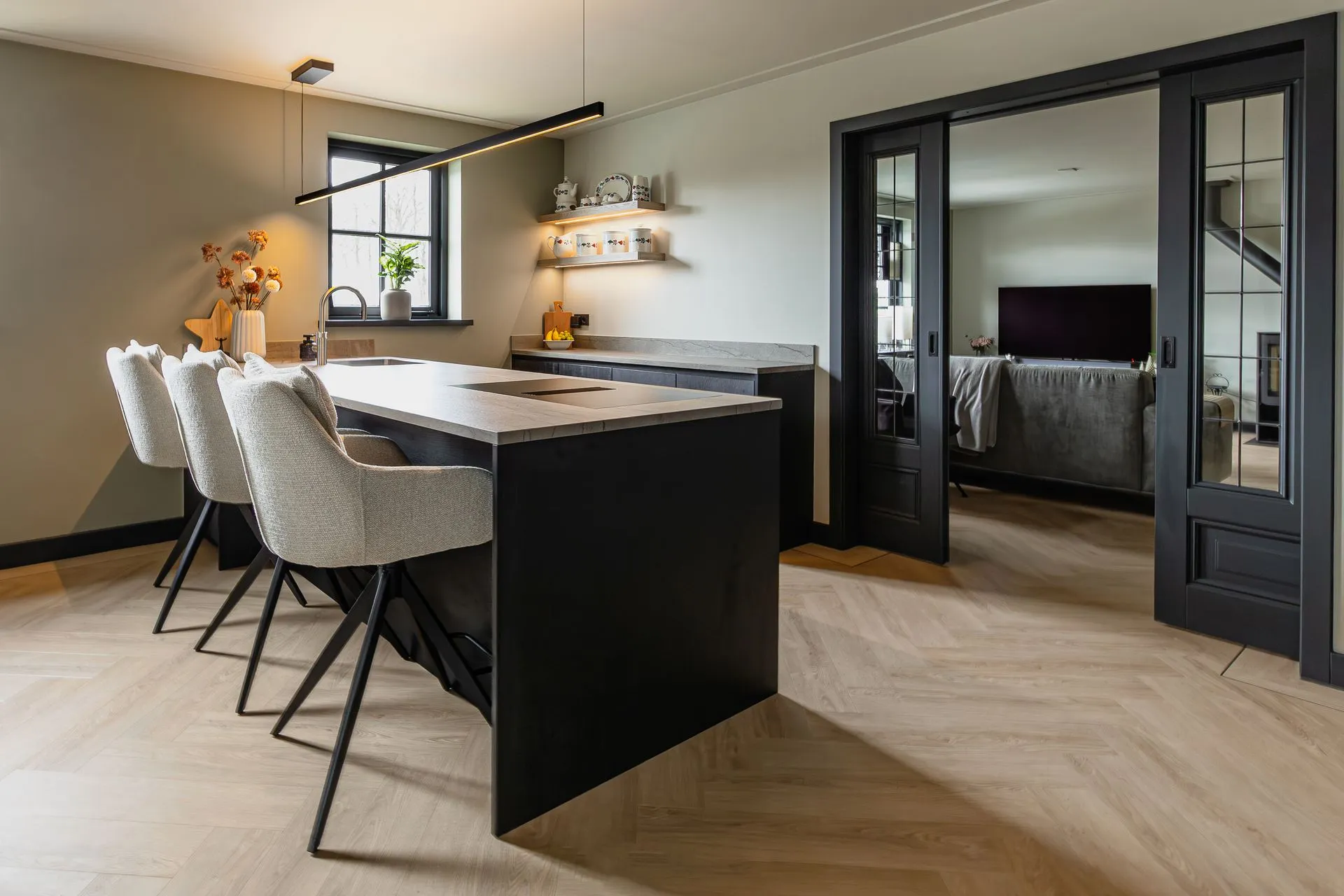 Détail de meubles et finitions de cuisine