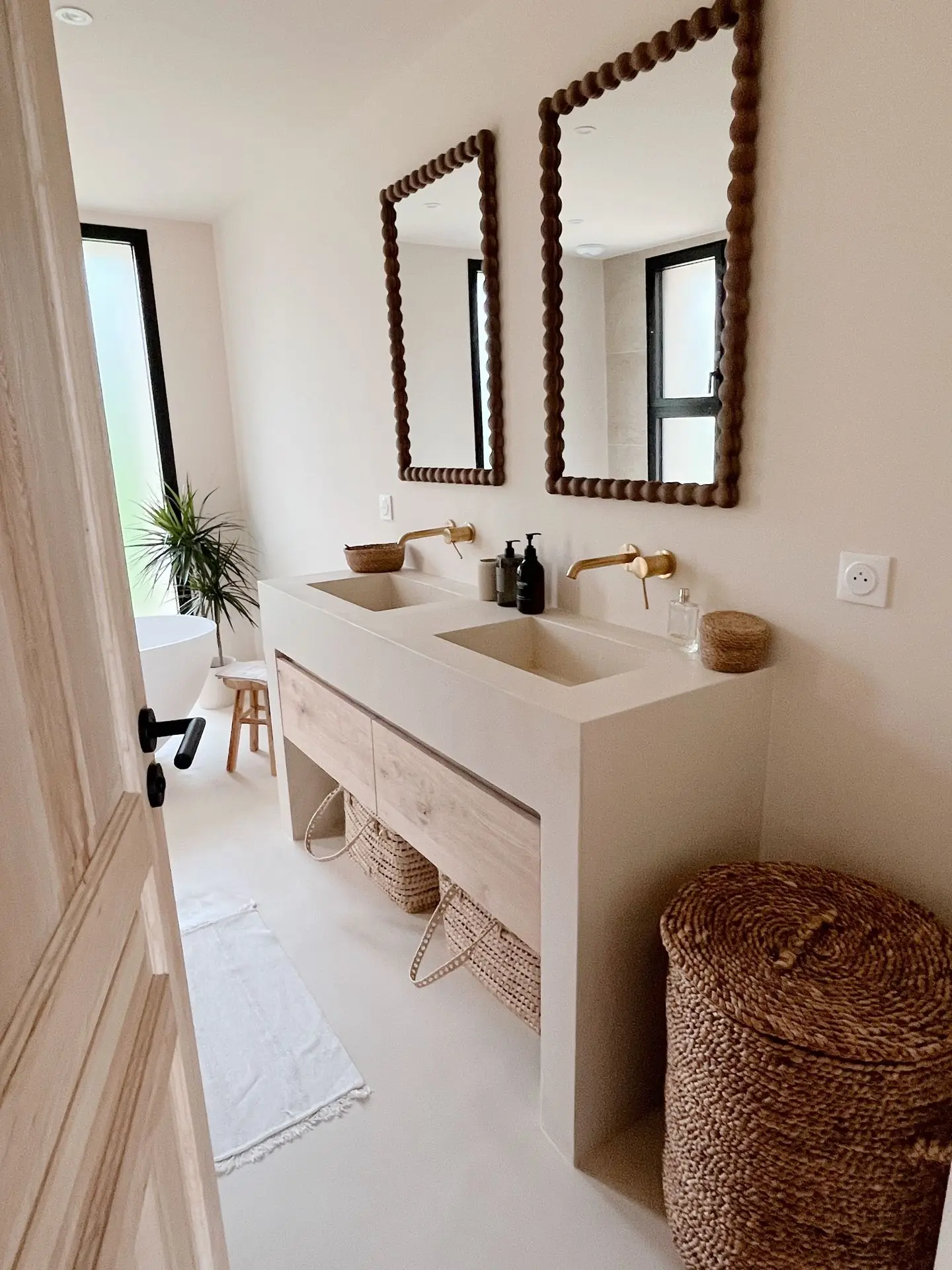 Salle de bain avec meuble vasque sur mesure