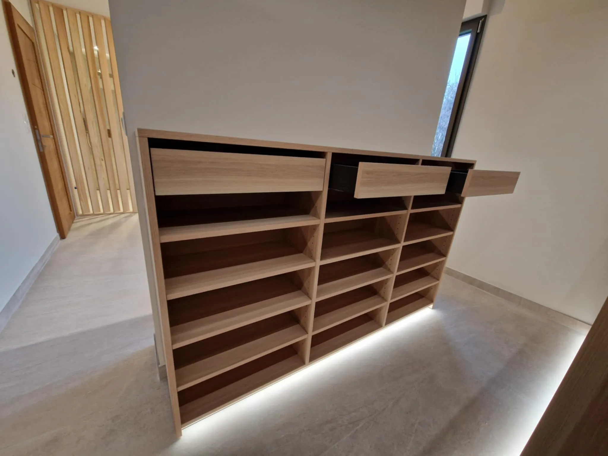 Placard intégré dans une chambre